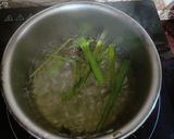A picture of step 2 of Lemon grass & mint leaves tea.