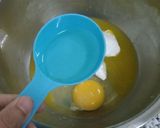 A picture of step 1 of 4 in 1 orange mousse sponge cake.