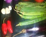 A picture of step 1 of Okra and Brinjals Curry.