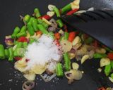 Foto langkah ke 4 dari resep Tumis Tahu Tempe Simpel.