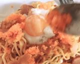 รูปขั้นตอนการทำที่ 4 ของ มาม่าผัดไข่เค็มไข่กุ้ง