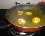 A picture of step 3 of Anda in palak gravy.