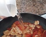 Foto del paso 3 de la receta: Pechuga de pollo con salsa de champiñones y tomates
