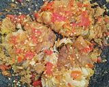 Foto langkah ke 4 dari resep Ayam geprek pedas.