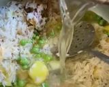 आलू मटर वाली खिचड़ी (Aloo Matar wali khichdi recipe in hindi) रेसिपी चरण 5 फोटो