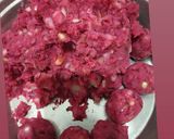 A picture of step 3 of Aaloo beet bondas.