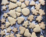 Foto del paso 5 de la receta: Galletitas de manteca fáciles con glasé real