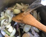 Gambar langkah 2 resipi Tom Yam Ayam ala Thai.