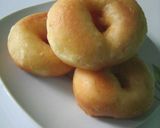 Foto langkah ke 4 dari resep Donat coklat maizena.