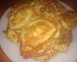 Foto del paso 4 de la receta: Tortillitas de zucchini con cebollitas de verdeo.