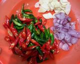 Foto langkah ke 2 dari resep Tumis Ikan Selar.