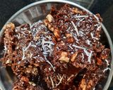 ચોકલેટ વોલનટ ચીકી (Chocolate Walnut Chikki Recipe in Gujarati) રેસીપી સ્ટેપ5ફોટો