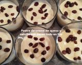Foto del paso 7 de la receta: Postre de crema de queso y vainilla con pasas todo en frío