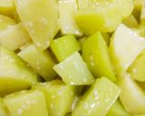 A picture of step 4 of Sesame chilli potato.