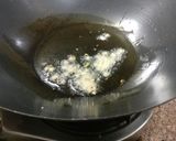 A picture of step 3 of Hakka noodles.