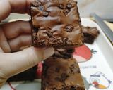 A picture of step 10 of Chocolate Chip Brownie 😍😍.