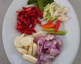 Foto langkah ke 1 dari resep Cumi Masak Hitam.