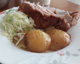 Pulykacomb krumplival és friss káposztasalátával recept fázis 2 fotója