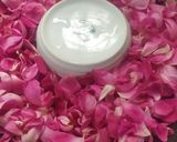 Foto langkah ke 2 dari resep Rose water.