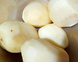 Foto del paso 2 de la receta Pulpo a feira sobre parmentier de patata y lechuga de alga