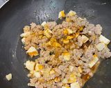 รูปขั้นตอนการทำที่ 2 ของ หมูเด้งผัดไข่เค็ม