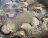 膠原養顏香菇雞湯（コラーゲン美肌きのこ鶏スープ）的食譜步驟7照片