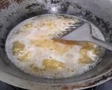 Foto langkah ke 3 dari resep Seblak Kuah (cipuk, siomay kering & mie).