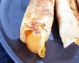 Une image de l'étape 5 de Corn dog façon wrap.
