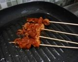 Foto langkah ke 4 dari resep Sate cumi bumbu minimalis.