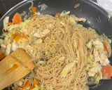 Foto del paso 6 de la receta: Fideos chinos con pollo
