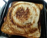 A picture of step 6 of Green Peas Toast Sandwich.