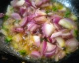 A picture of step 2 of Pyaaz k aloo.