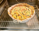 Foto del paso 7 de la receta: Pastel salado de hojaldre con calabacín, requesón y salami