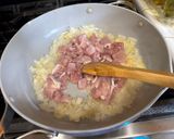 A picture of step 1 of Pancit Canton Guisado.