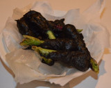 Foto del paso 5 de la receta: Pulpo asado con textura de batata y cebolletas en tempura negra
