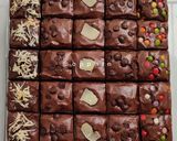 Foto langkah ke 7 dari resep Brownis Sekat ukuran 20x20.