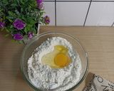 Foto langkah ke 4 dari resep Bolu Kukus Pisang Mekar (no mixer).