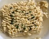 A picture of step 8 of Stir-Fried Instant Noodles with Stuffed Mushrooms.