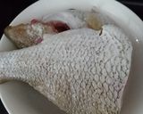 Hình bước làm 1 của món Canh cá gáy nấu thơm cà