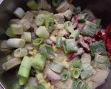 Foto langkah ke 3 dari resep Soup Ayam Sosis.