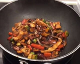 Foto del paso 3 de la receta: Tallarines de arroz al wok con setas shiitake 🍂🍂🍄🍄