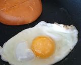 Foto del paso 6 de la receta: Hamburguesa con Huevo a la plancha y pan de Brioche