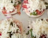 A picture of step 6 of Mini vegetables pizza bite.