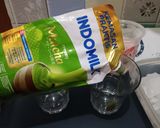 Foto langkah ke 3 dari resep Matcha float.
