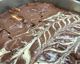 A picture of step 3 of Marble and bounty fudge brownies.