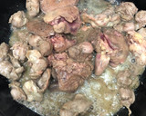 Foto del paso 2 de la receta: 331. Mollejas e higaditos de pollo en salsa con crujiente de calabacín (principal carne)