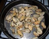 Foto del paso 3 de la receta: Mejillones al vino blanco rápidos