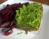 Foto del paso 5 de la receta: Tira de lomo, salsa de perejil y ensalada de remolacha y chaucha