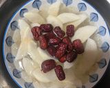 Hình bước làm 4 của món Yến Chưng Táo Đỏ Và Lê
