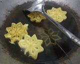 Foto langkah ke 6 dari resep Peyek Kacang Tanah dengan Cetakan.